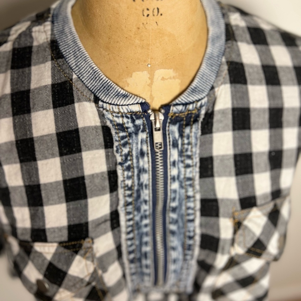 Anthropologie black & white buffalo plaid short sleeve blouse with zipper med. - Picture 2 of 7